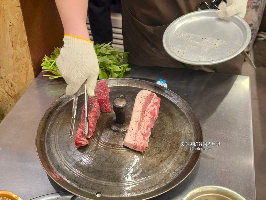 烤肉,草梁站,豬頸肉,釜山,釜山旅行,釜山旅遊,釜山站,釜山美食,釜山自由行,釜山遊／宿,鐵鍋蓋,韓國,韓國旅行,韓國旅遊,韓國美食,韓國自由行 @Helena's Blog