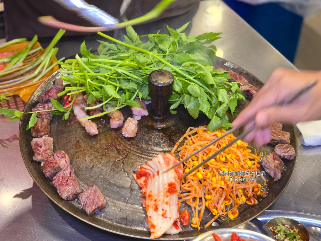 烤肉,草梁站,豬頸肉,釜山,釜山旅行,釜山旅遊,釜山站,釜山美食,釜山自由行,釜山遊／宿,鐵鍋蓋,韓國,韓國旅行,韓國旅遊,韓國美食,韓國自由行 @Helena's Blog