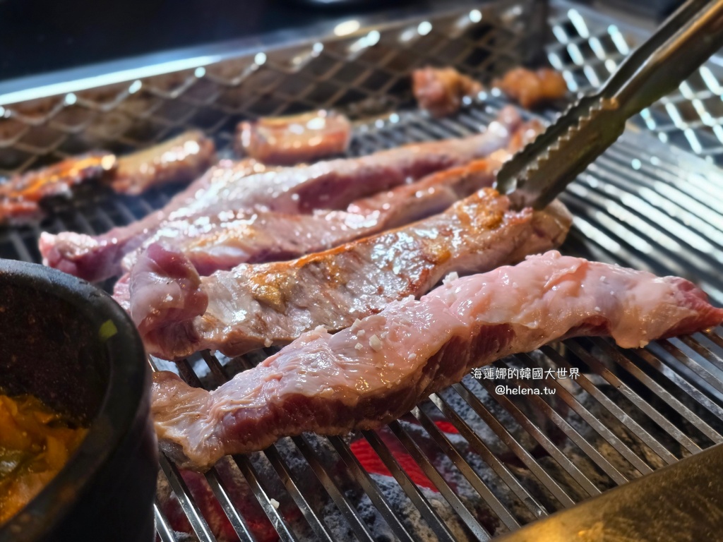 全程代烤,炭火烤肉,韓國旅行,韓國旅遊,韓國烤肉,韓國美食,韓國自由行,首爾旅行,首爾旅遊,首爾烤肉,首爾美食,首爾自由行,首爾遊／宿 @Helena's Blog