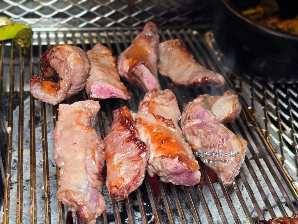 全程代烤,炭火烤肉,韓國旅行,韓國旅遊,韓國烤肉,韓國美食,韓國自由行,首爾旅行,首爾旅遊,首爾烤肉,首爾美食,首爾自由行,首爾遊／宿 @Helena's Blog