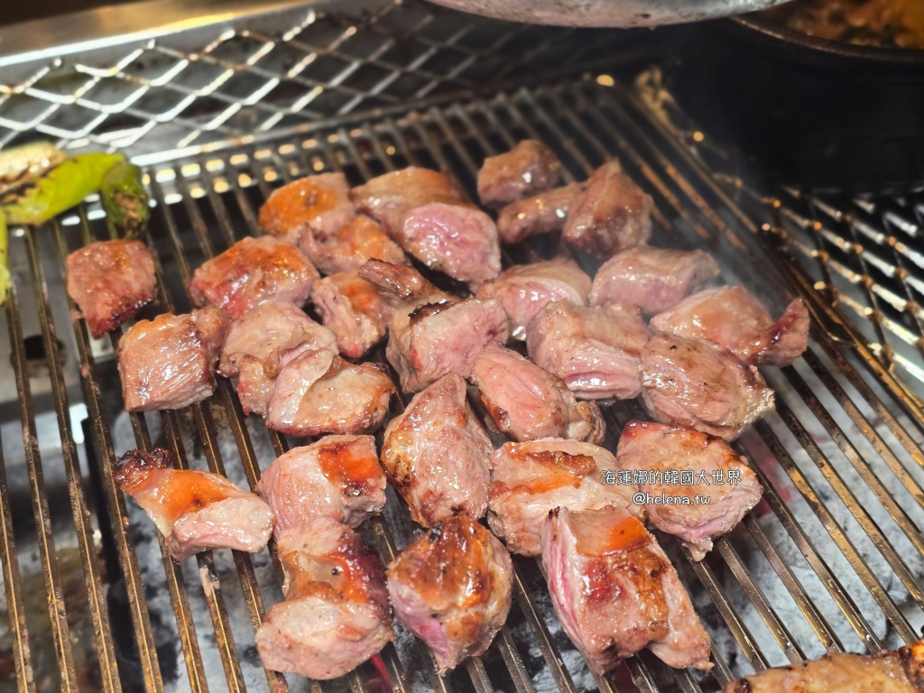 全程代烤,炭火烤肉,韓國旅行,韓國旅遊,韓國烤肉,韓國美食,韓國自由行,首爾旅行,首爾旅遊,首爾烤肉,首爾美食,首爾自由行,首爾遊／宿 @Helena's Blog