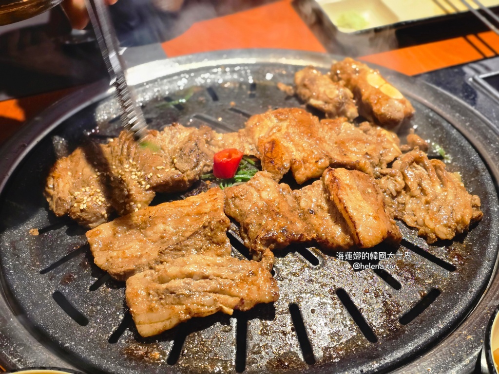 專人代烤,炭火烤肉,烤肉,西面,西面韓牛,釜山,釜山旅行,釜山旅遊,釜山美食,釜山自由行,釜山遊/宿,釜山韓牛,韓國,韓國旅行,韓國旅遊,韓國美食,韓國自由行,韓牛 @Helena's Blog 專人代烤,炭火烤肉,烤肉,西面,西面韓牛,釜山,釜山旅行,釜山旅遊,釜山美食,釜山自由行,釜山遊/宿,釜山韓牛,韓國,韓國旅行,韓國旅遊,韓國美食,韓國自由行,韓牛 @Helena's Blog