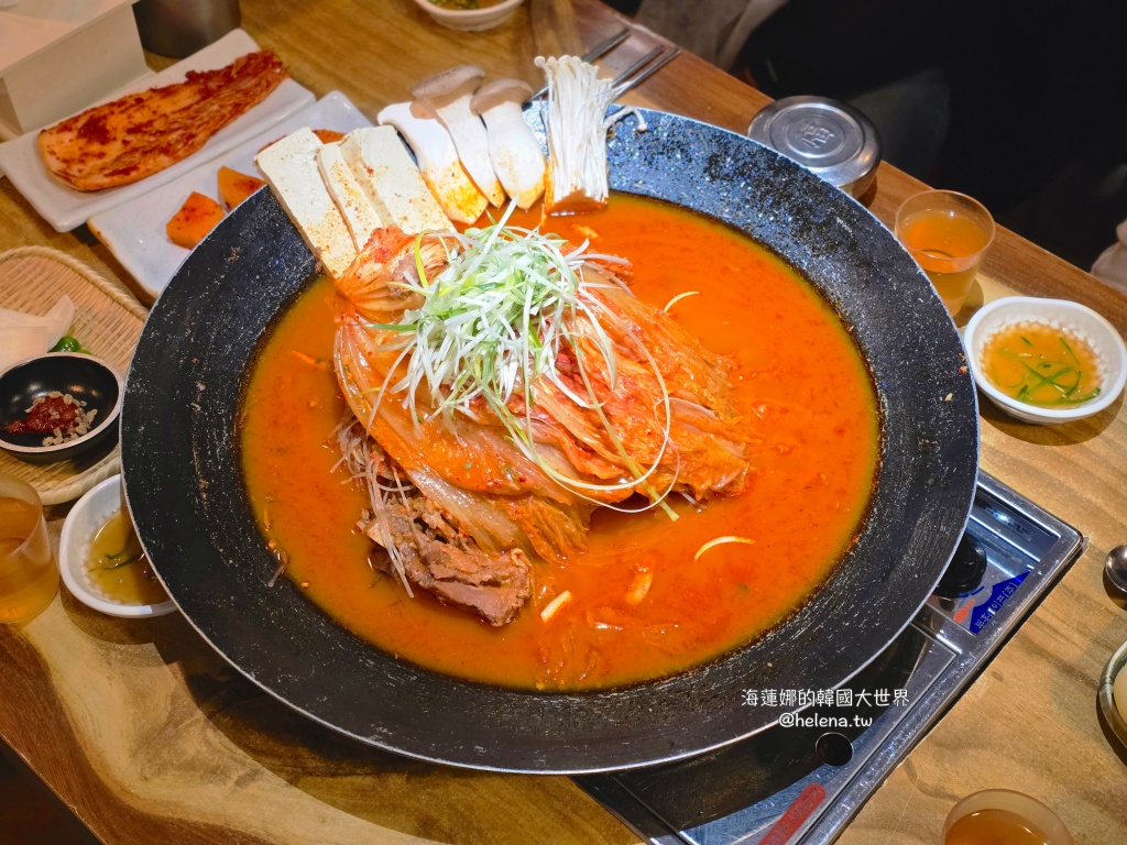 釜山,釜山旅行,釜山旅遊,釜山美食,釜山自由行,釜山遊／宿,釜山馬鈴薯排骨湯,釜山馬鈴薯豬骨湯,韓國,韓國旅行,韓國旅遊,韓國美食,韓國自由行,馬鈴薯排骨湯,馬鈴薯豬骨湯 @Helena's Blog