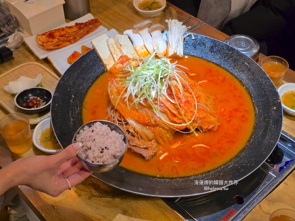 釜山,釜山旅行,釜山旅遊,釜山美食,釜山自由行,釜山遊／宿,釜山馬鈴薯排骨湯,釜山馬鈴薯豬骨湯,韓國,韓國旅行,韓國旅遊,韓國美食,韓國自由行,馬鈴薯排骨湯,馬鈴薯豬骨湯 @Helena's Blog