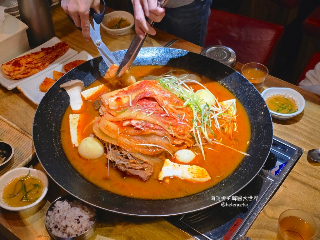 釜山,釜山旅行,釜山旅遊,釜山美食,釜山自由行,釜山遊／宿,釜山馬鈴薯排骨湯,釜山馬鈴薯豬骨湯,韓國,韓國旅行,韓國旅遊,韓國美食,韓國自由行,馬鈴薯排骨湯,馬鈴薯豬骨湯 @Helena's Blog