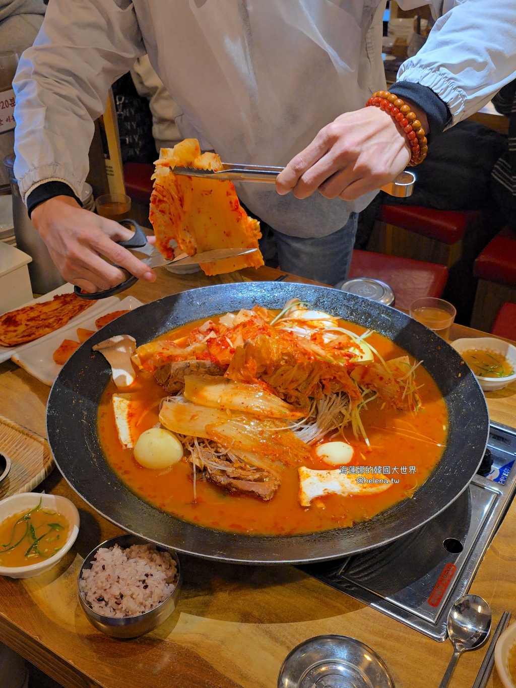釜山,釜山旅行,釜山旅遊,釜山美食,釜山自由行,釜山遊／宿,釜山馬鈴薯排骨湯,釜山馬鈴薯豬骨湯,韓國,韓國旅行,韓國旅遊,韓國美食,韓國自由行,馬鈴薯排骨湯,馬鈴薯豬骨湯 @Helena's Blog