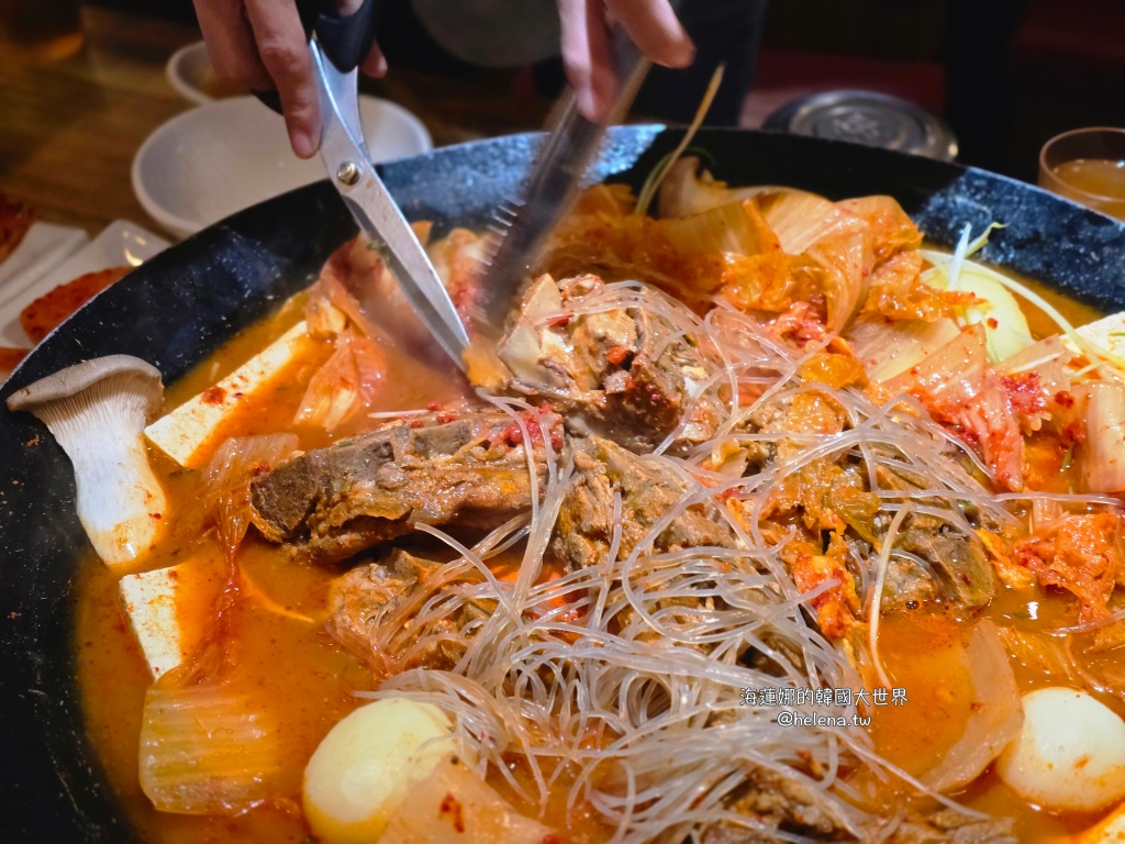 釜山,釜山旅行,釜山旅遊,釜山美食,釜山自由行,釜山遊／宿,釜山馬鈴薯排骨湯,釜山馬鈴薯豬骨湯,韓國,韓國旅行,韓國旅遊,韓國美食,韓國自由行,馬鈴薯排骨湯,馬鈴薯豬骨湯 @Helena's Blog