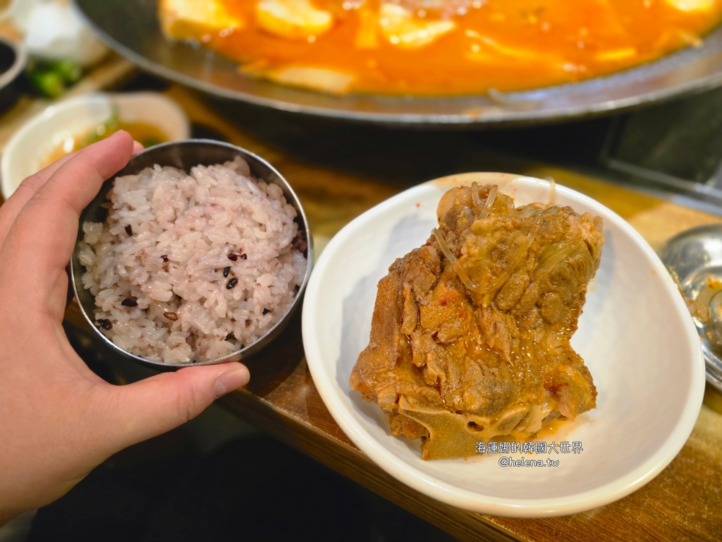 釜山,釜山旅行,釜山旅遊,釜山美食,釜山自由行,釜山遊／宿,釜山馬鈴薯排骨湯,釜山馬鈴薯豬骨湯,韓國,韓國旅行,韓國旅遊,韓國美食,韓國自由行,馬鈴薯排骨湯,馬鈴薯豬骨湯 @Helena's Blog