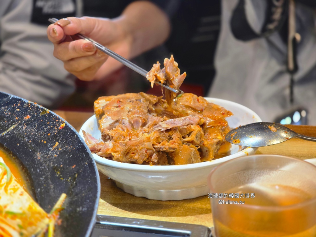 釜山,釜山旅行,釜山旅遊,釜山美食,釜山自由行,釜山遊／宿,釜山馬鈴薯排骨湯,釜山馬鈴薯豬骨湯,韓國,韓國旅行,韓國旅遊,韓國美食,韓國自由行,馬鈴薯排骨湯,馬鈴薯豬骨湯 @Helena's Blog