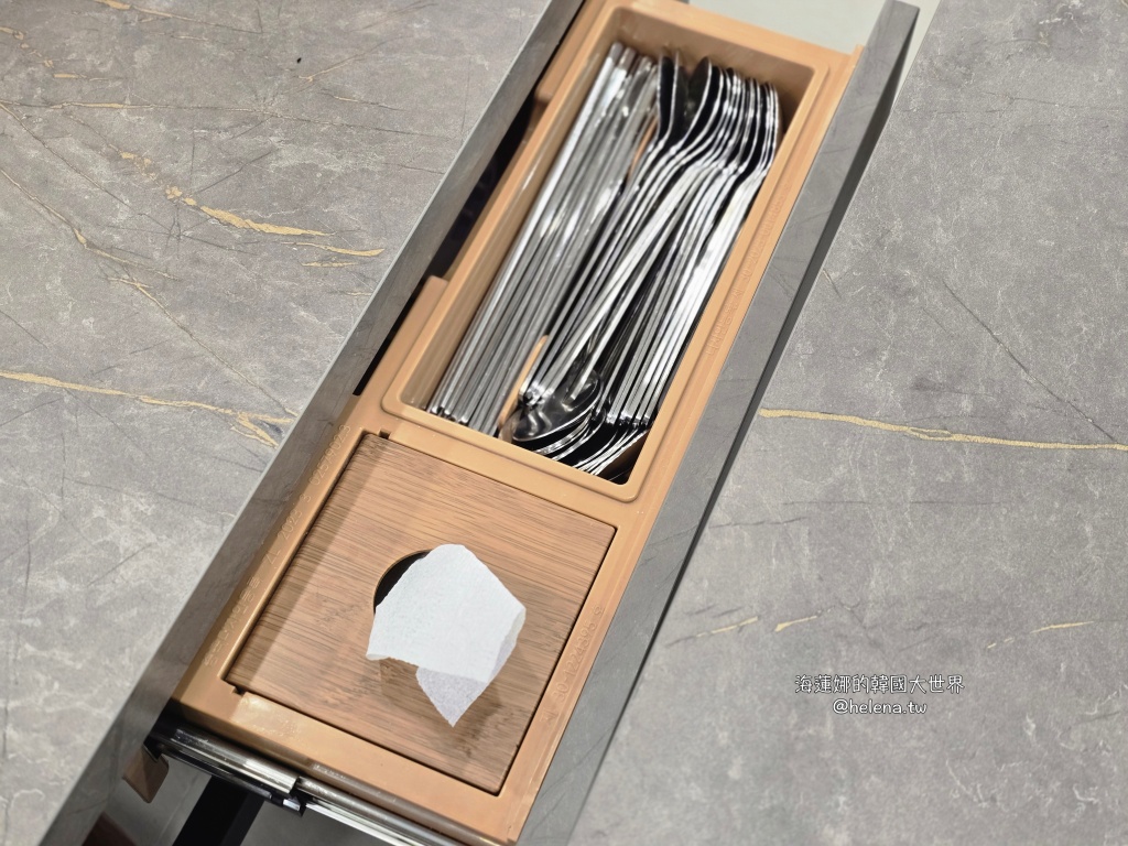 釜山,釜山旅行,釜山旅遊,釜山站,釜山站早餐,釜山站美食,釜山美食,釜山自由行,釜山遊／宿,韓國,韓國旅行,韓國旅遊,韓國美食,韓國自由行,鮑魚粥 @Helena's Blog