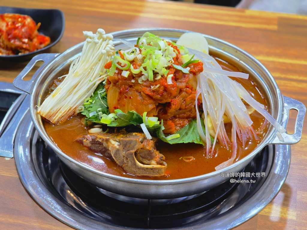 鍾路三街,鐘路3街,韓國,韓國旅行,韓國旅遊,韓國美食,韓國自由行,首爾,首爾旅行,首爾旅遊,首爾美食,首爾自由行,首爾遊／宿,馬鈴薯豬骨湯 @Helena's Blog