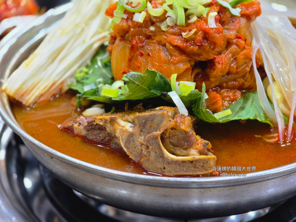 鍾路三街,鐘路3街,韓國,韓國旅行,韓國旅遊,韓國美食,韓國自由行,首爾,首爾旅行,首爾旅遊,首爾美食,首爾自由行,首爾遊／宿,馬鈴薯豬骨湯 @Helena's Blog