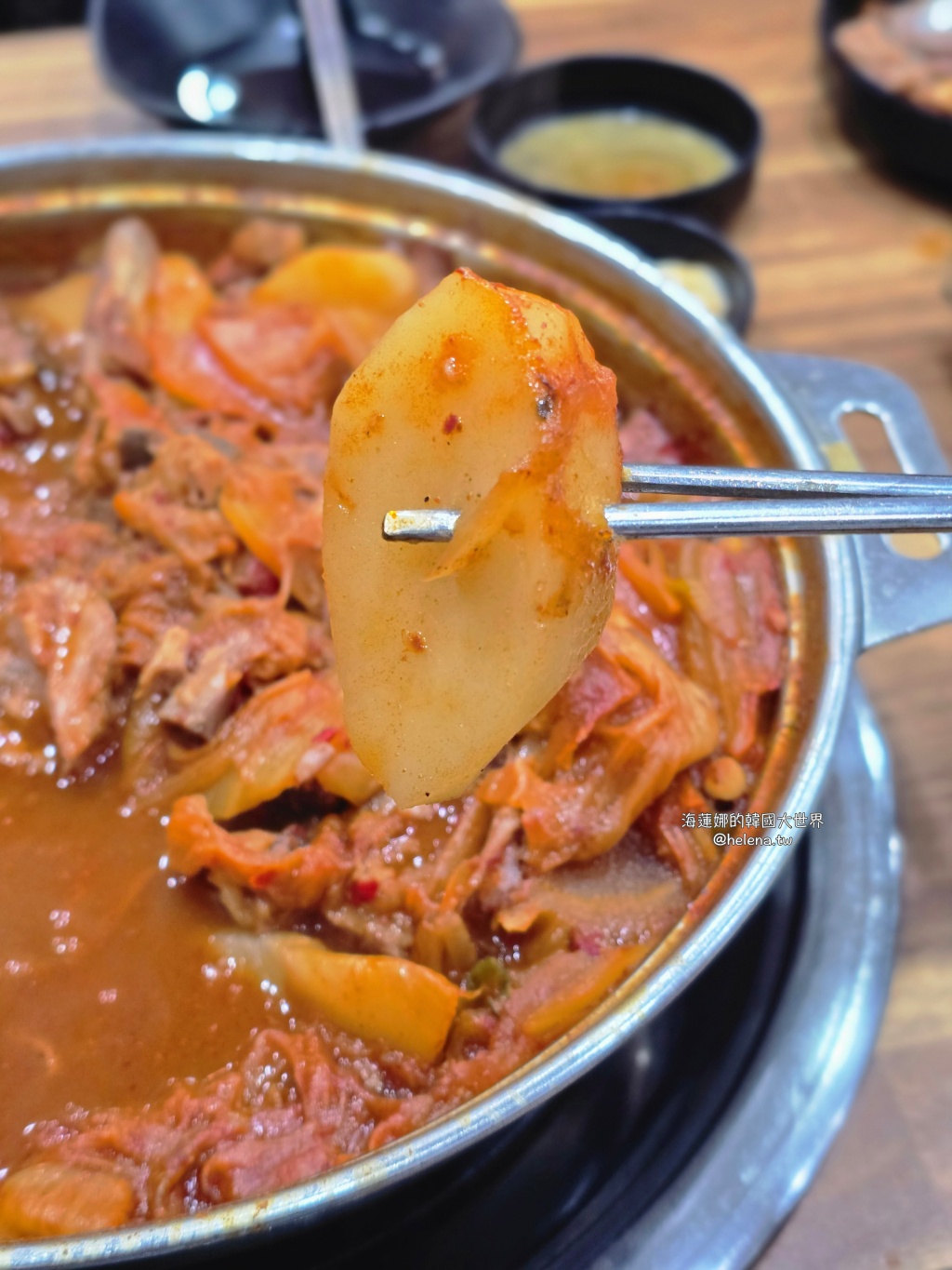 鍾路三街,鐘路3街,韓國,韓國旅行,韓國旅遊,韓國美食,韓國自由行,首爾,首爾旅行,首爾旅遊,首爾美食,首爾自由行,首爾遊／宿,馬鈴薯豬骨湯 @Helena's Blog